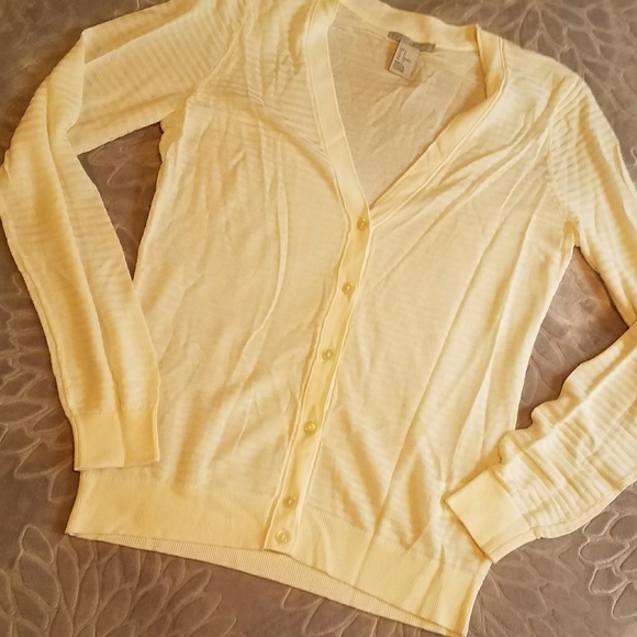 H&M Tops - 🎀 3/$22 🎀 H&M Cardigan